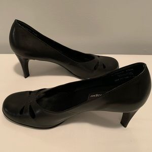 Vintage Etienne Aigner eyelet black leather Calvin heels